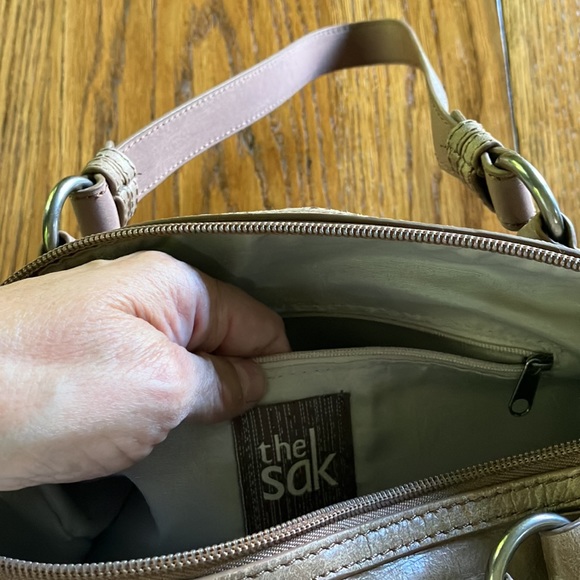 NWT DISTRESSED TAN LEATHER SHOULDER BAG WITH MAN MADE TRIM - Picture 6 of 14